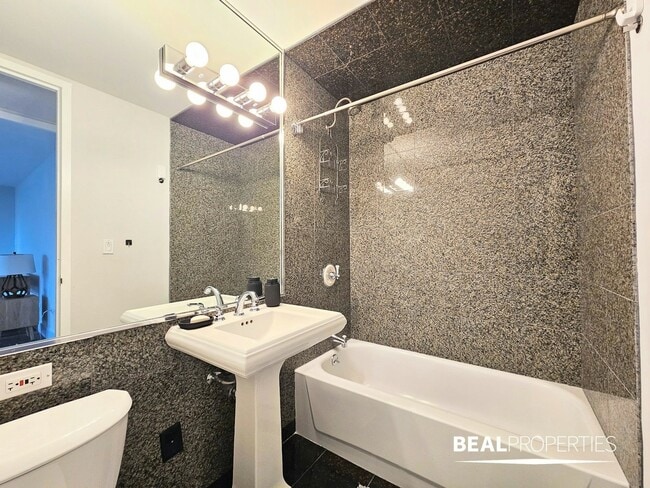 Foto del edificio - 1340 N Dearborn St
