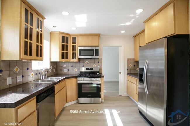 Foto del edificio - 5968 Sorrel Ave
