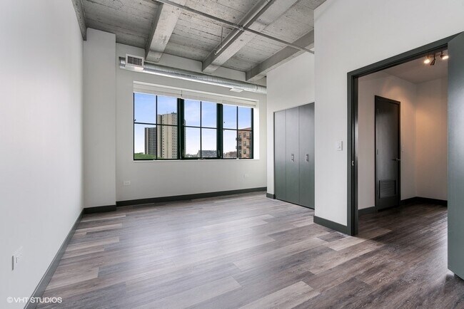 Building Photo - 2101 S Wabash Ave