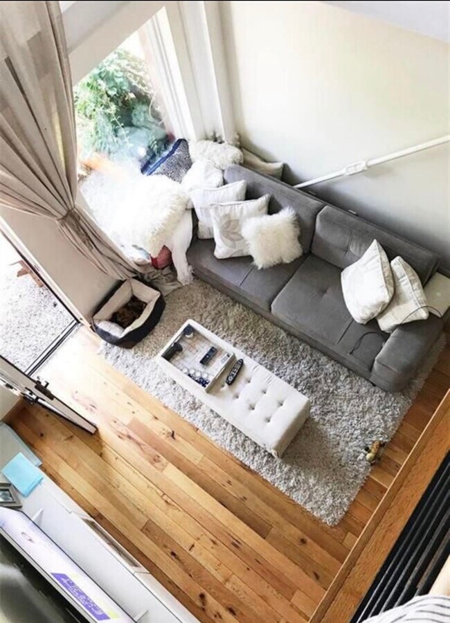 Living Room - 67 Brighton 1st Ln