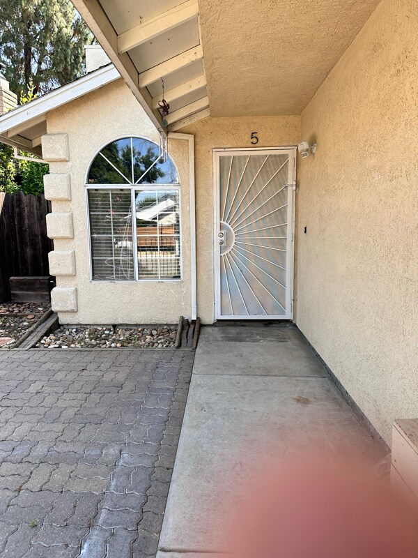 Foto del edificio - 2218 Clipper Ln
