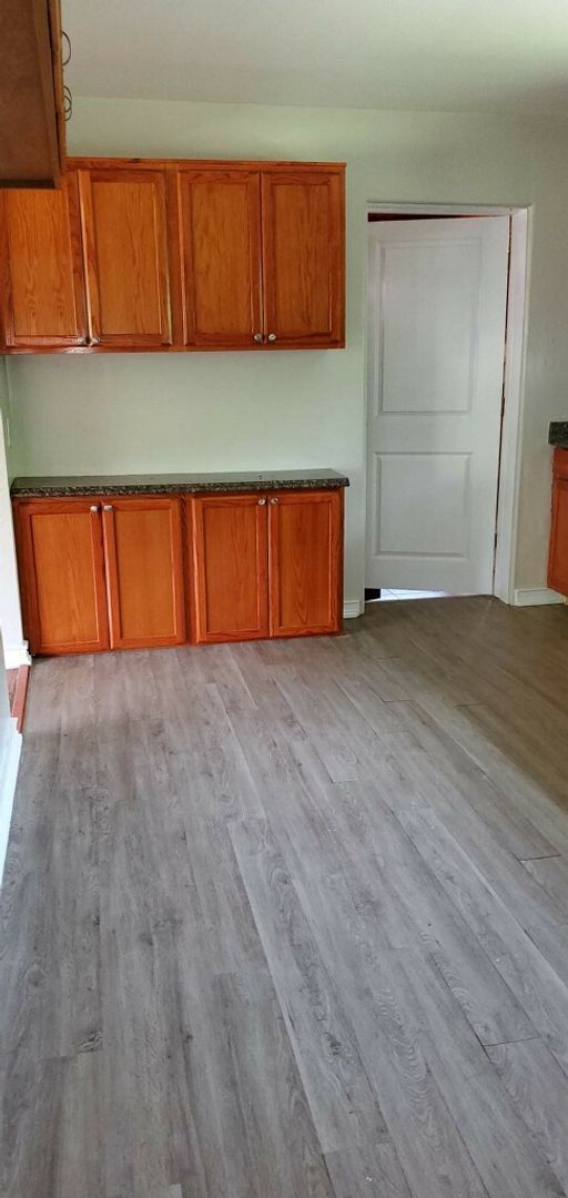 Foto del edificio - 3 Bed 1 Bath Home With Carport | Pet Frien...