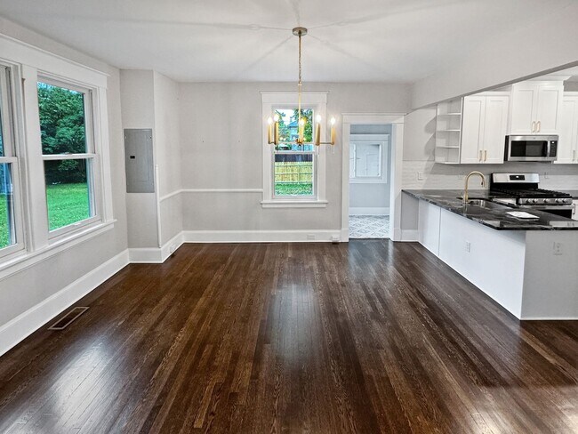 Building Photo - Stunning Newly Remodeled 3-Bedroom Rental ...