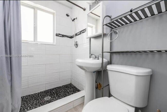 Building Photo - 600 12th St