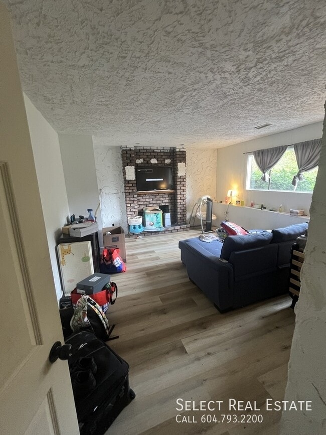 Photo du bâtiment - 13454 Crestview Dr