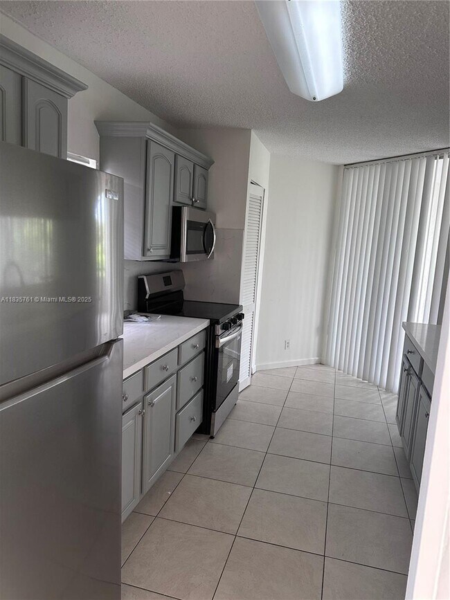 Foto del edificio - 3100 N Pine Island Rd