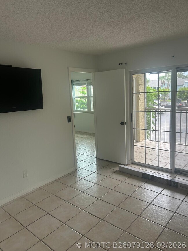 Building Photo - 1627 SE Green Acres Cir