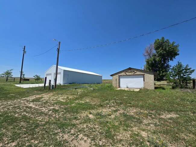 Building Photo - 2 Bedroom Ranch home- HORSES ALLOWED