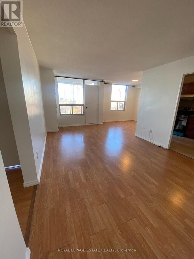 Building Photo - 20 Edgecliff Golfway