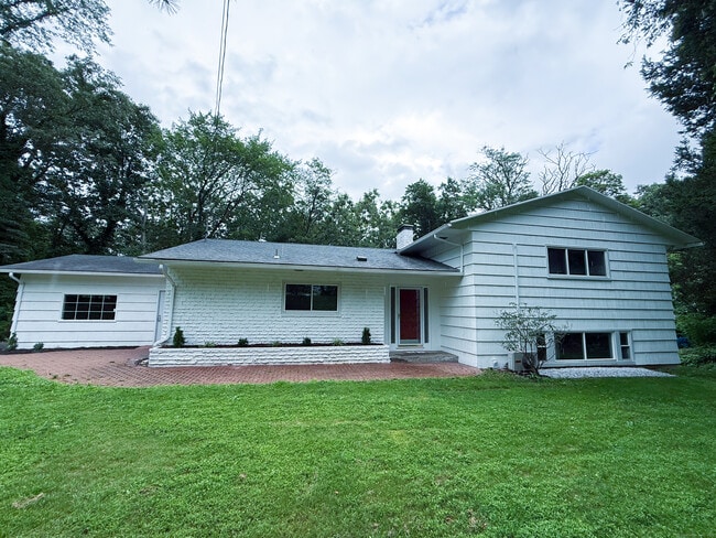 Photo - 182 Knoll Dr House
