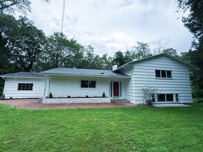 Building Photo - 182 Knoll Dr