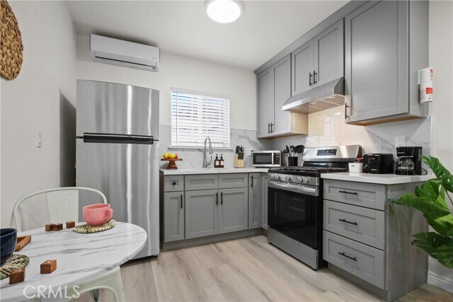 Foto del edificio - 3726 Ellis Ln