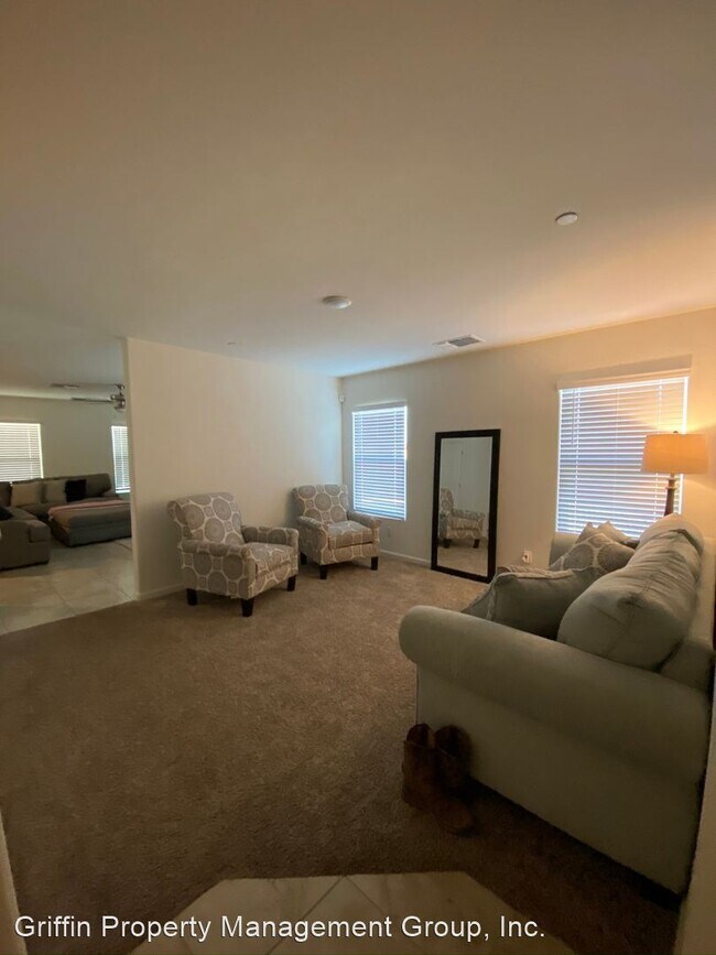 Foto del edificio - 5 br, 3.5 bath House - 512 Barbara Ave.