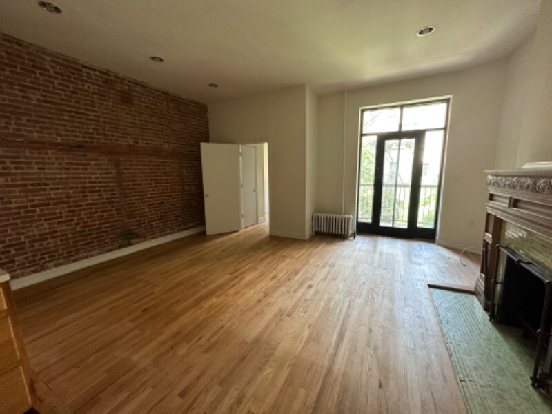 Primary Photo - 251 W 76th St