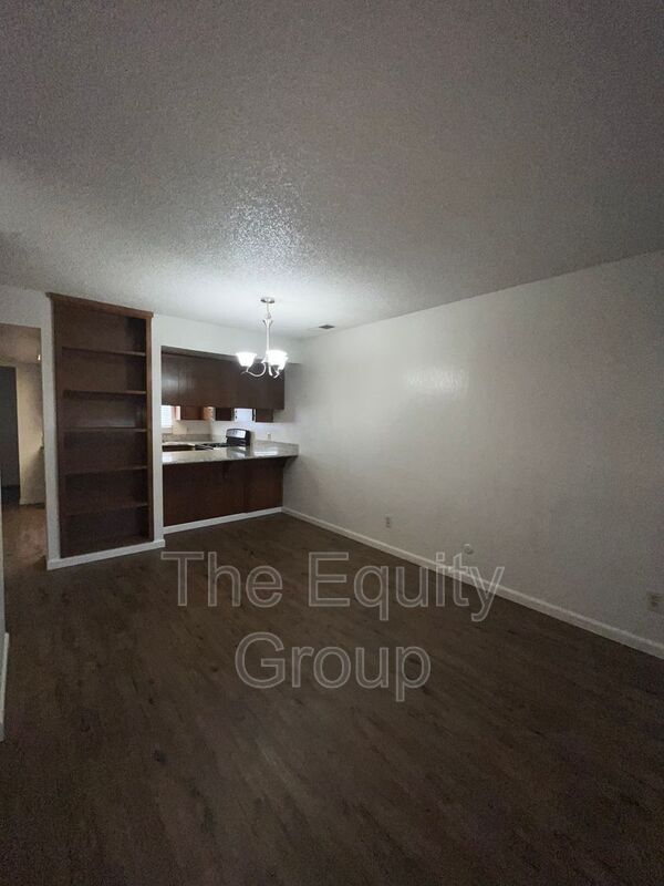 Foto del edificio - 5733 W Hillsdale Ave