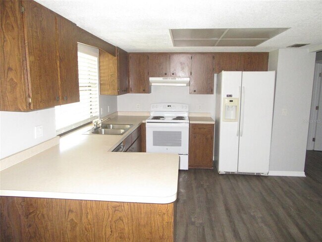 Building Photo - 1074 Birchcrest Blvd