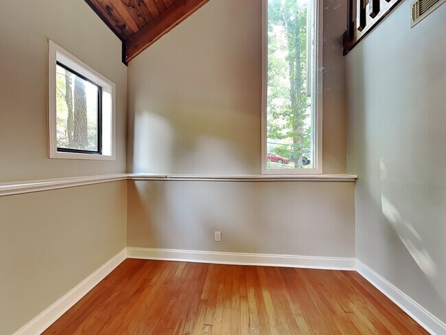 Building Photo - 2205 Oakrill Ct