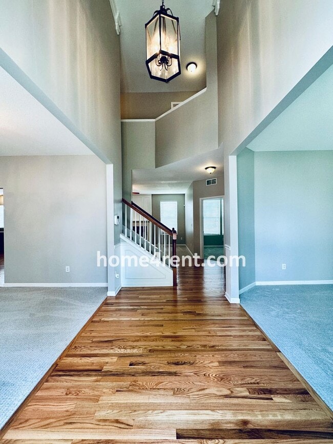 Building Photo - Wood Floors, Open Layout, Plenty of Natura...