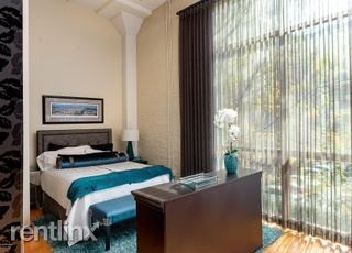 Building Photo - 1 br, 1 bath Condo - 309 E Market St Unit 204