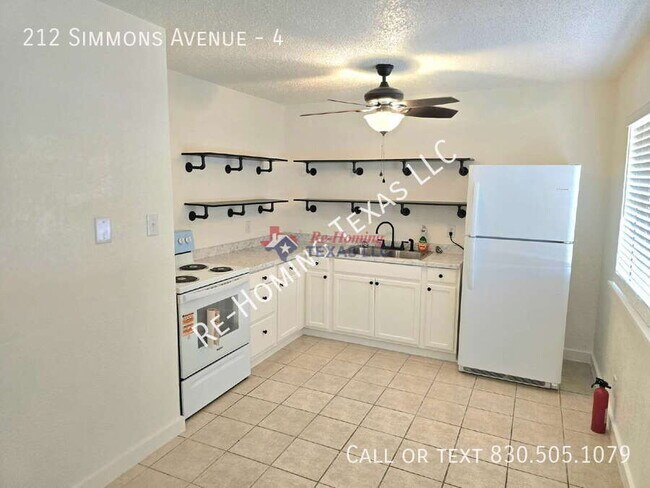 Building Photo - 212 Simmons Ave