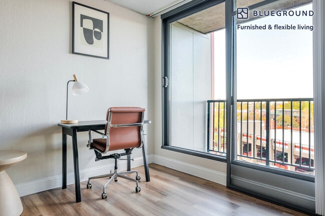 Building Photo - 812 Memorial Dr