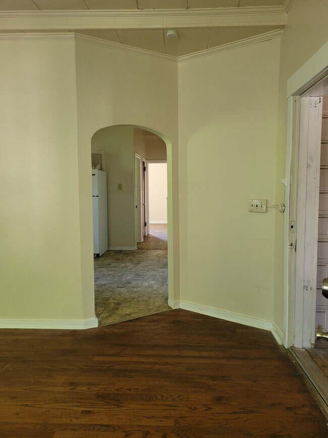 Kitchen - 120 Squires Ave