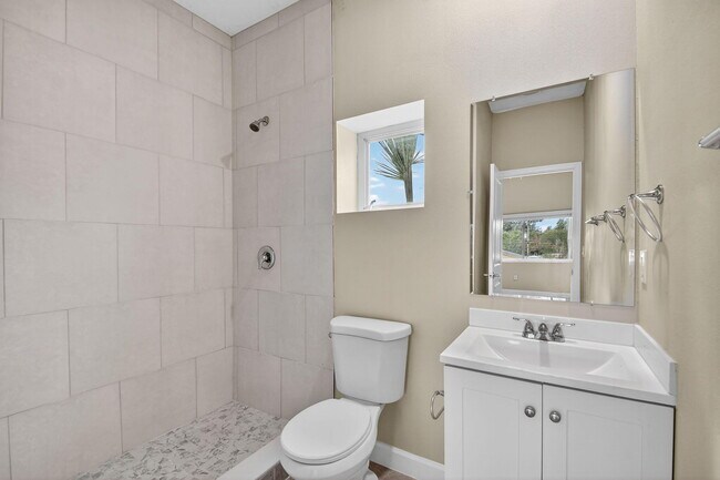 Building Photo - 4949 Serafica Dr