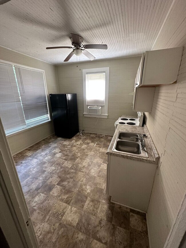 Building Photo - Plum Street Duplex