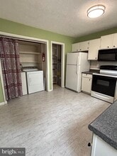 Building Photo - 402 Carroll Dr