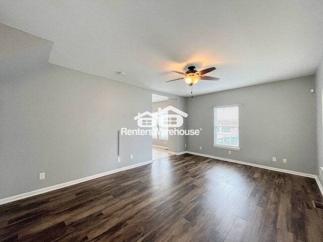 Building Photo - 227 Woodview Ave