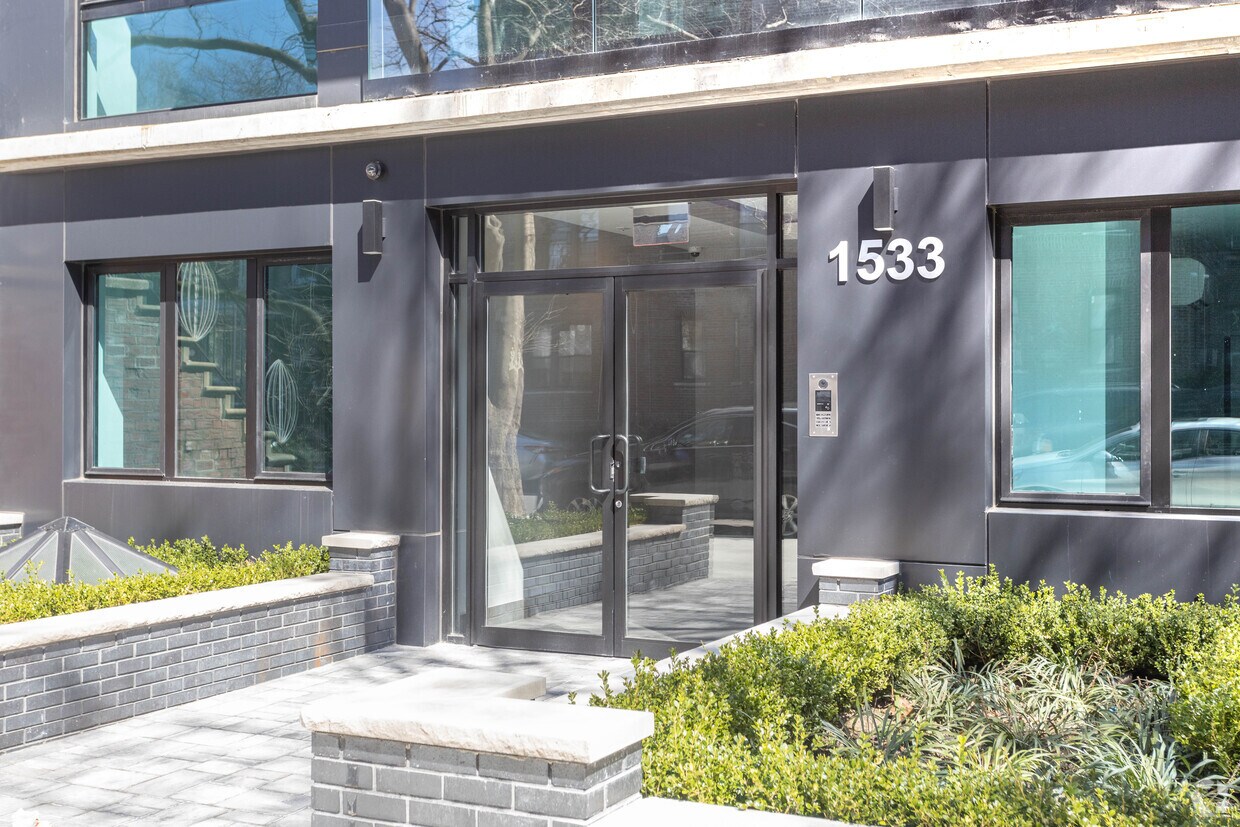 Foto del edificio - 1533 E 19th St