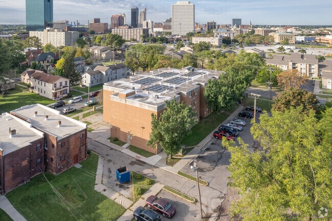 Foto aérea - 817 N Ontario St