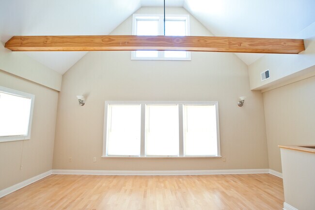 Foto del edificio - 3255 N Oakland Ave