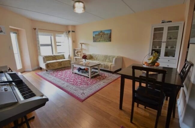 Building Photo - 14 Heron St