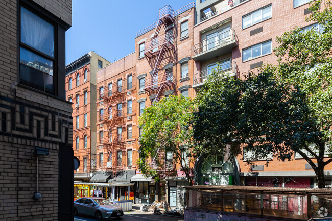 Building Photo - 23 Clinton St