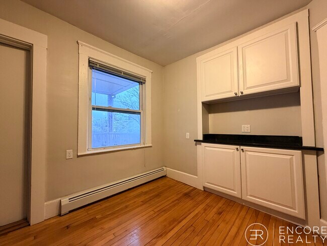 Building Photo - 56 Hancock St