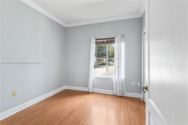 Foto del edificio - 8862 W Flagler St