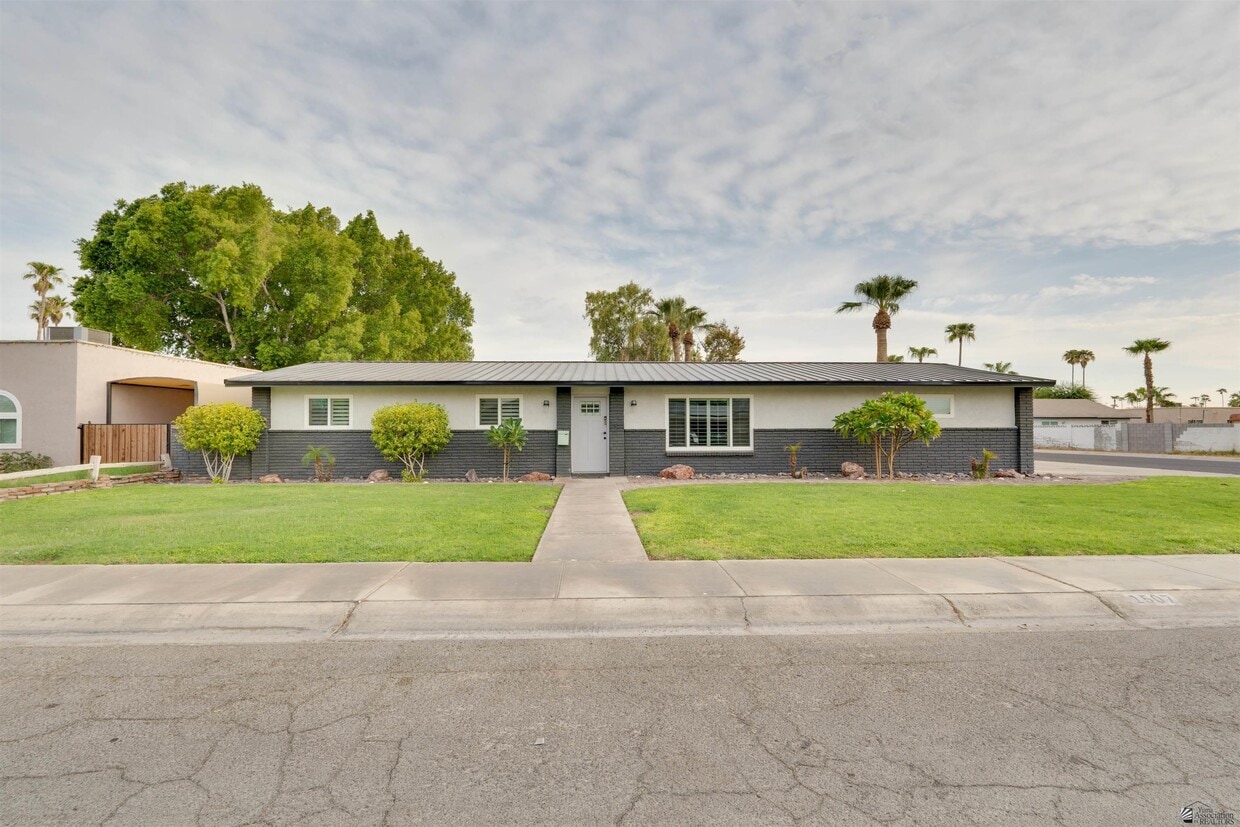 Primary Photo - 1507 E Palo Verde St