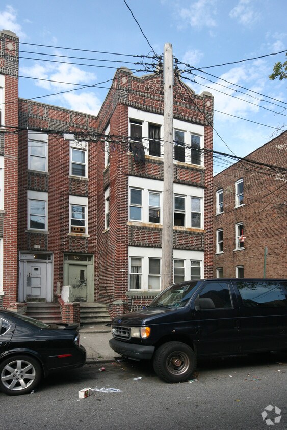 Primary Photo - 762 Miller Ave