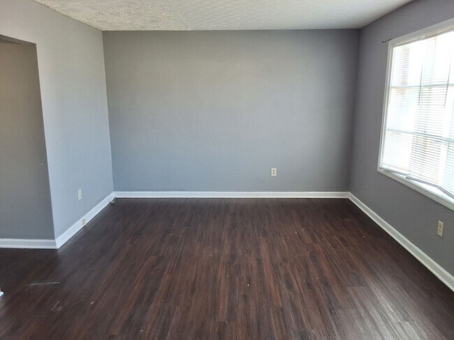 Foto del edificio - 1221 Clear Ridge Ln