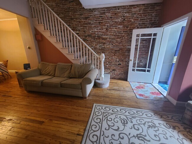 Foto del edificio - 2732 Brown St