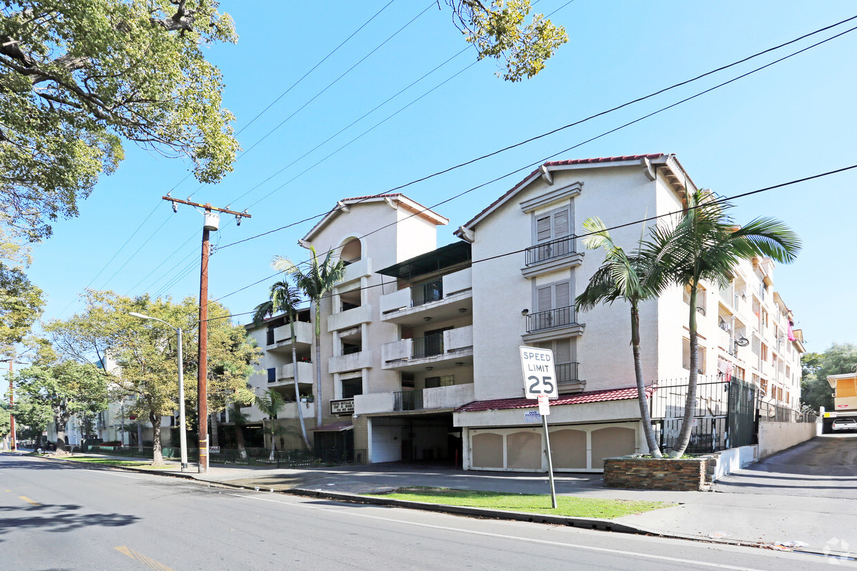 Primary Photo - Vista Royale Apartments