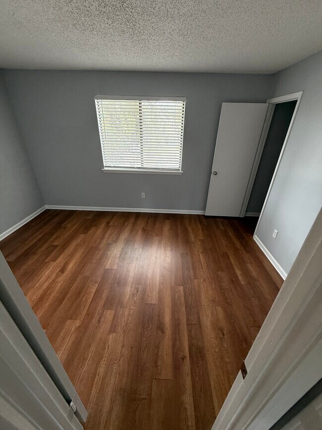 Foto del edificio - 11242 Shady Glen Dr