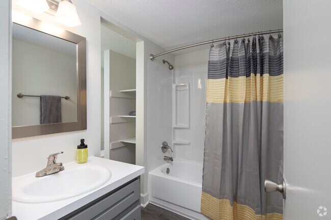 2HAB, 1,5BA 845 ft² - RiverHouse