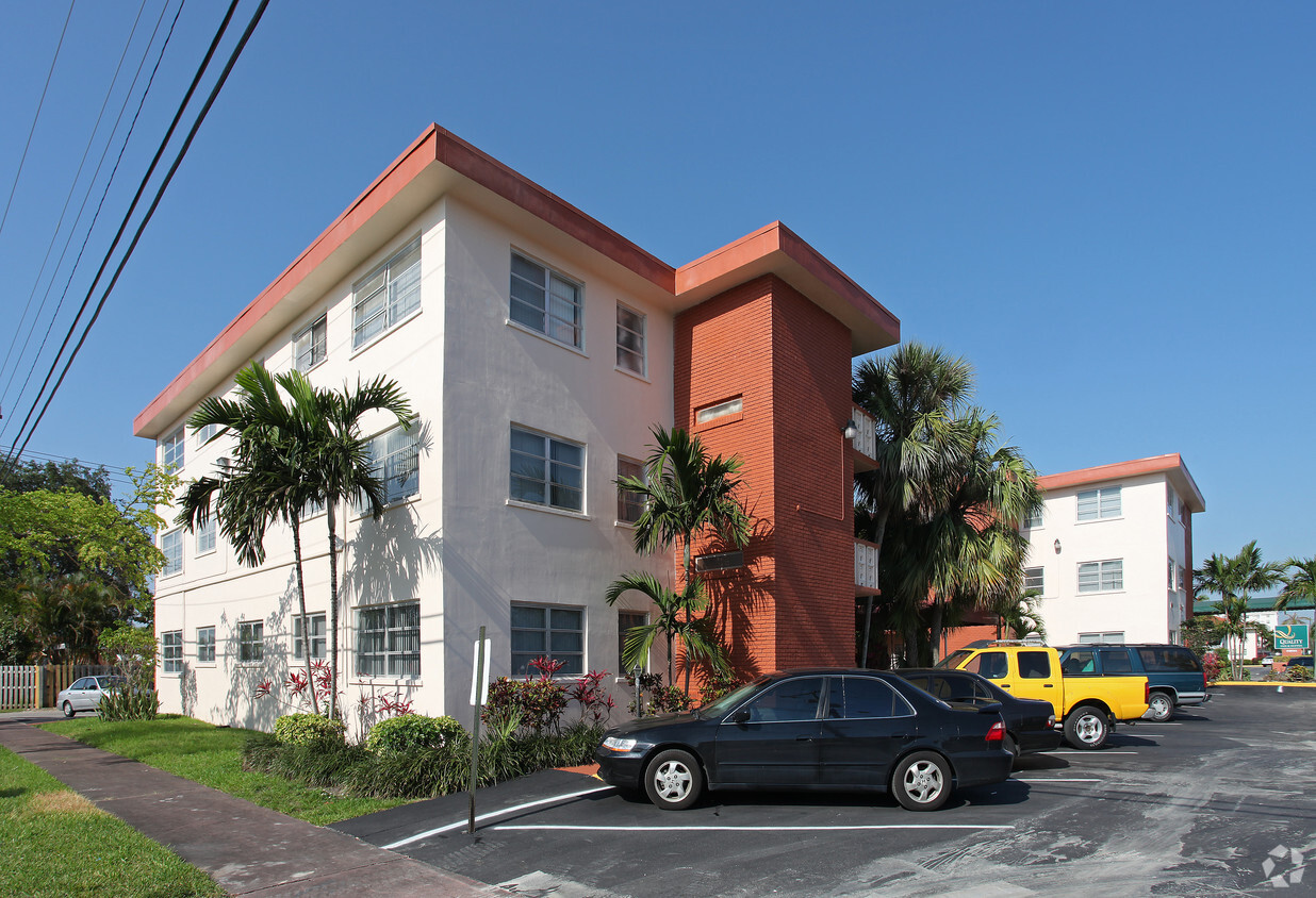 Primary Photo - Hollywood Courtyard Apartments