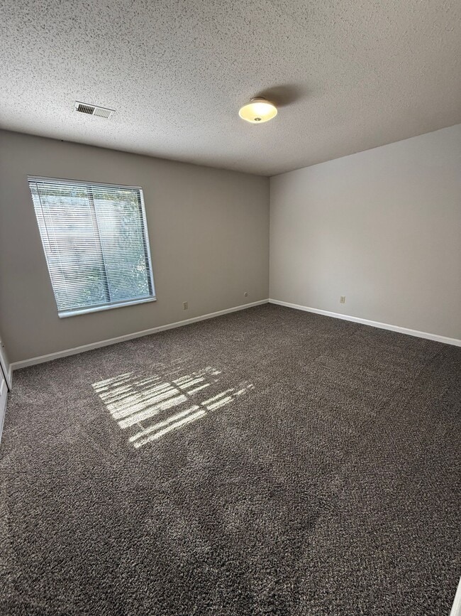 Foto del edificio - Laundry Ready & Pet Friendly – Cozy 2BR | ...