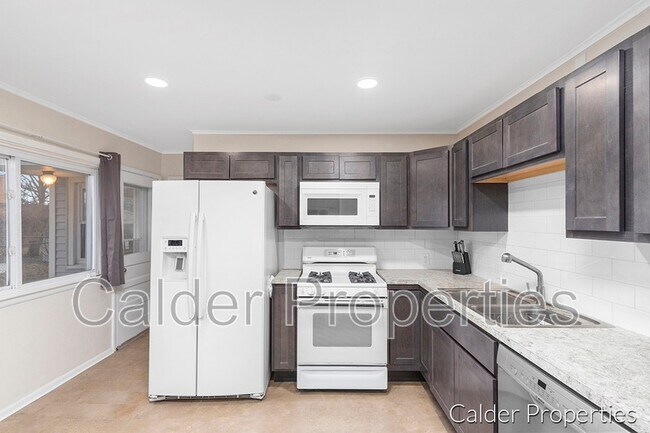Foto del edificio - 843 Lake Dr SE