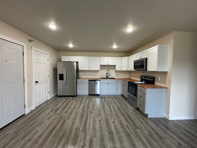 Building Photo - Valley View Estates C