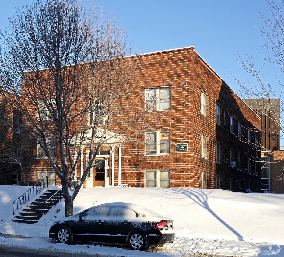 Primary Photo - 1319 Grand Ave