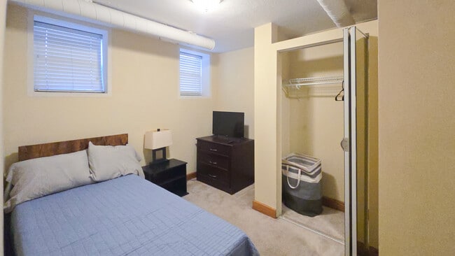 Dormitorio 1 - 11433 Ashbury Ave